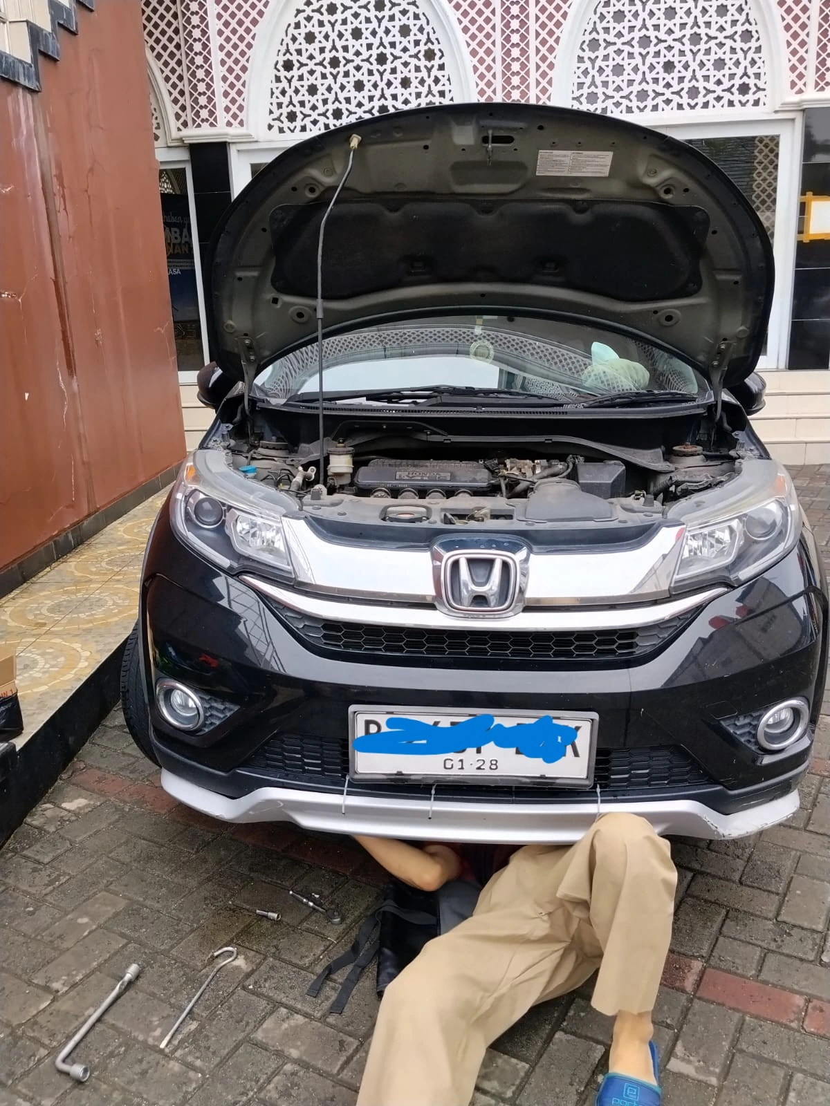 Layanan bengkel mobil panggilan spesialis Honda dengan jaminan garansi pekerjaan